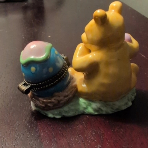 Winnie The Pooh Figurine with Easter Egg - Picture 3 of 6